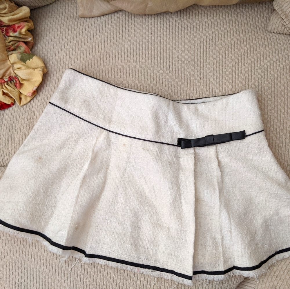 White tweed mini skirt with subtle sparkle